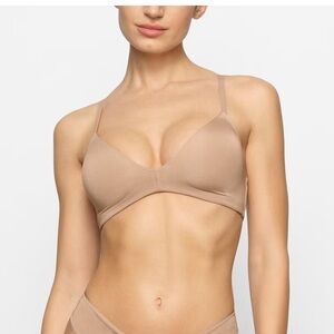 SKIMS Demi Seamless Wireless Bra
